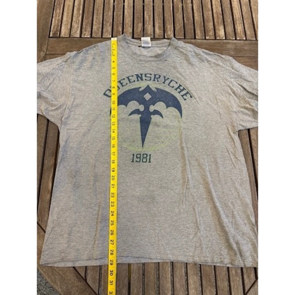 Thrashed Queensryche 1981 Band T-Shirt Gray Heavy Metal Tour Merch Gildan XL